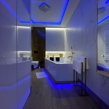 Apartament "Love" Centrum Z Duza Wanna Dla Dwojga Гнезно Экстерьер фото